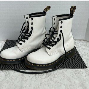 Doc Martens white size 7